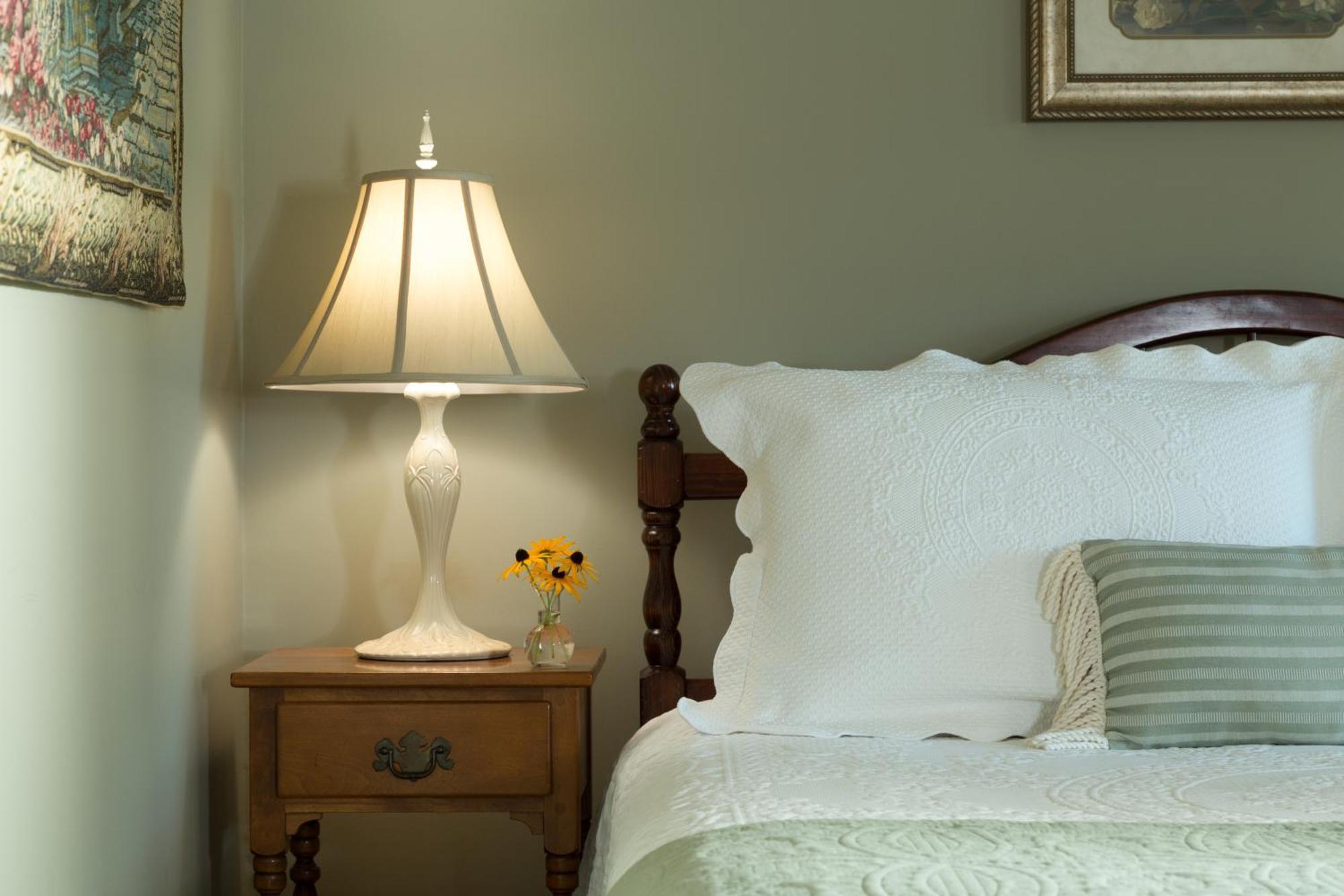 Inn At Pleasant Lake New London Стая снимка